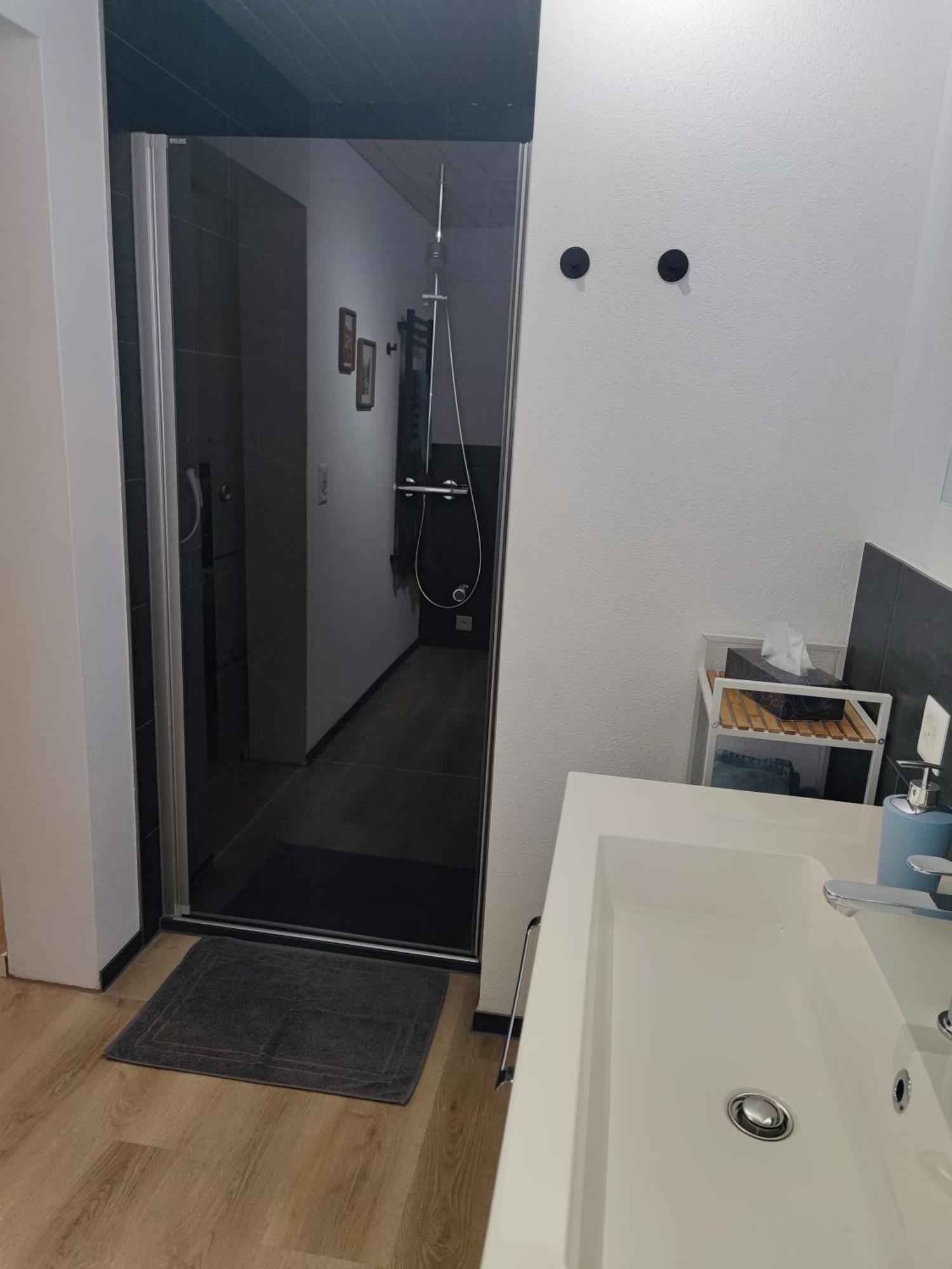 Kleine Auszeit - 2-Zimmer Ferienwohnung Spiez Ngoại thất bức ảnh