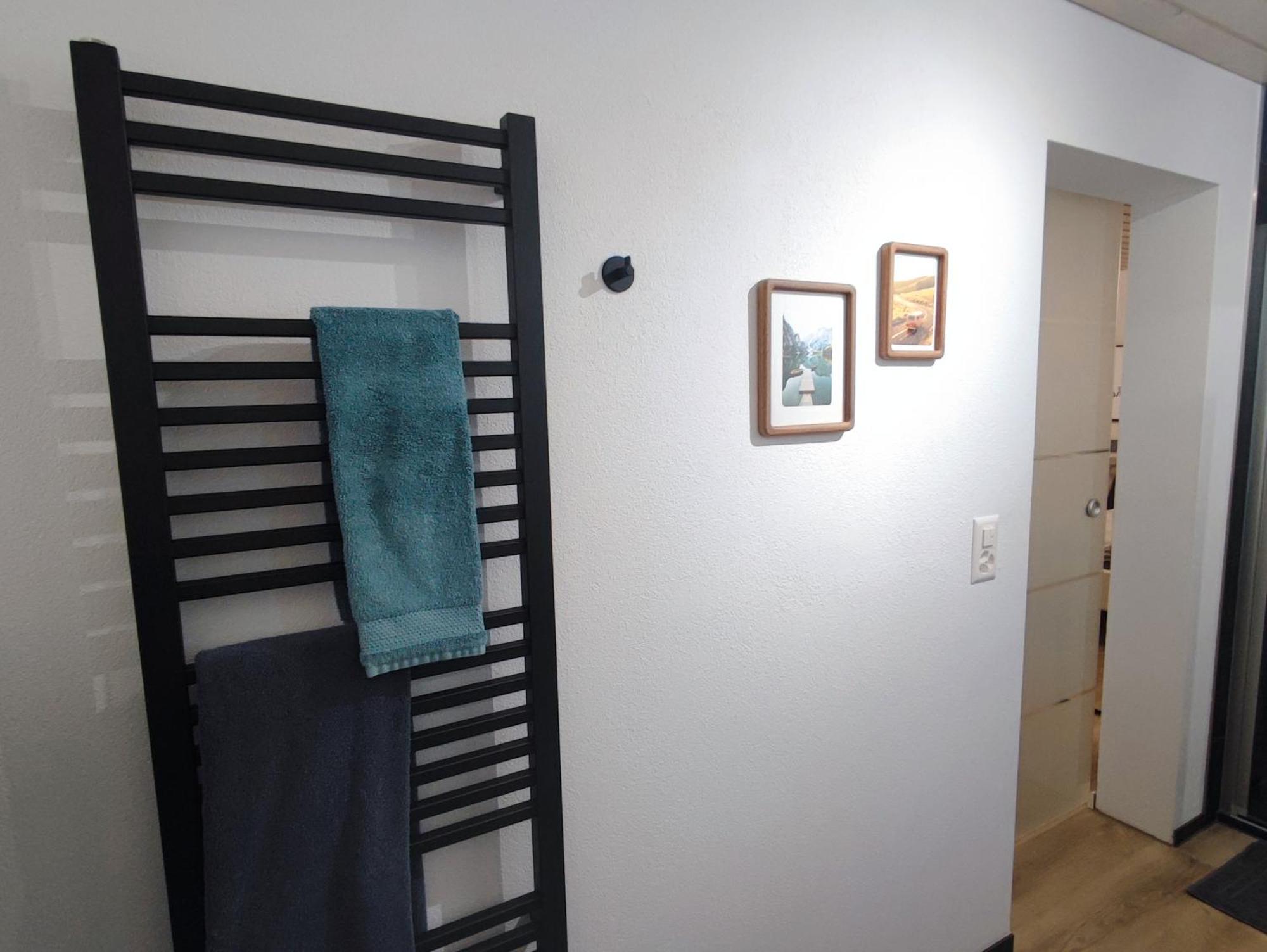 Kleine Auszeit - 2-Zimmer Ferienwohnung Spiez Ngoại thất bức ảnh