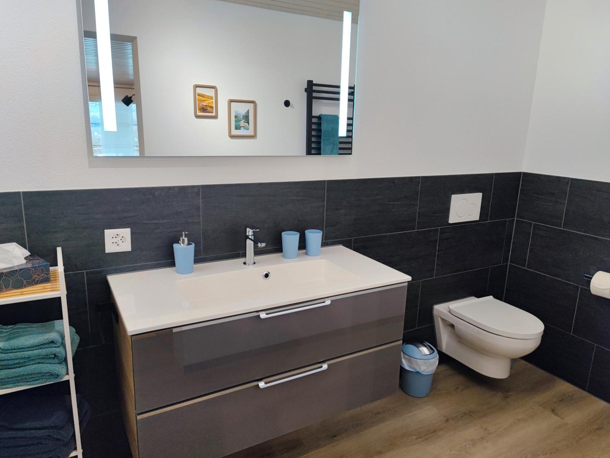 Kleine Auszeit - 2-Zimmer Ferienwohnung Spiez Ngoại thất bức ảnh